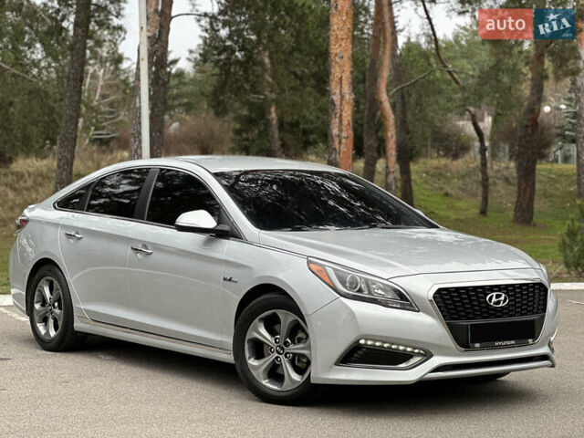 Сірий Хендай Соната, об'ємом двигуна 2 л та пробігом 140 тис. км за 14300 $, фото 2 на Automoto.ua