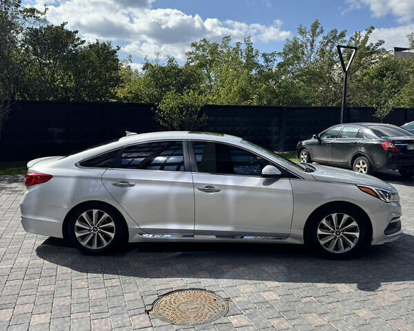 Серый Хендай Соната, объемом двигателя 2.36 л и пробегом 280 тыс. км за 10500 $, фото 3 на Automoto.ua