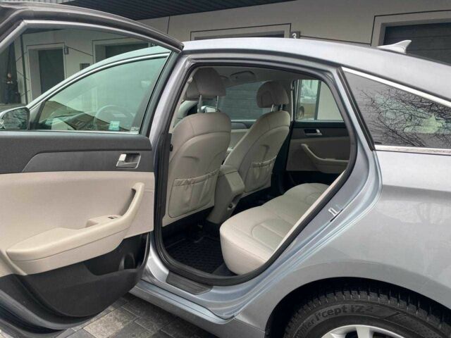 Серый Хендай Соната, объемом двигателя 2.4 л и пробегом 177 тыс. км за 10950 $, фото 12 на Automoto.ua