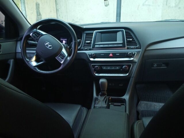 Сірий Хендай Соната, об'ємом двигуна 2 л та пробігом 201 тис. км за 14000 $, фото 6 на Automoto.ua