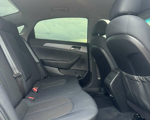 Серый Хендай Соната, объемом двигателя 2.36 л и пробегом 122 тыс. км за 11300 $, фото 18 на Automoto.ua