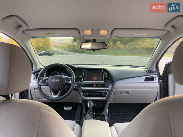 Хендай Соната 2017 в Львове на Automoto.ua Серый Хендай Соната, объемом двигателя 2.4 л и пробегом 130 тыс. км за 11600 $, фото 4 на Automoto.ua