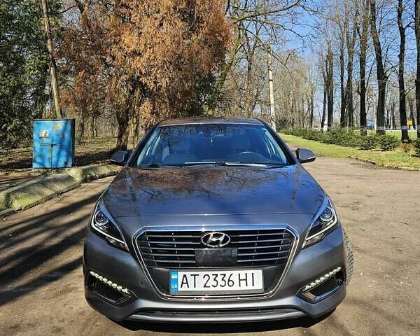 Сірий Хендай Соната, об'ємом двигуна 2 л та пробігом 138 тис. км за 14590 $, фото 2 на Automoto.ua