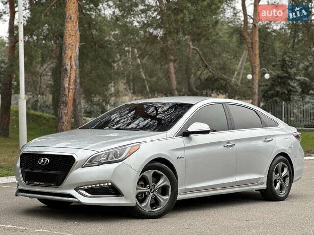 Сірий Хендай Соната, об'ємом двигуна 2 л та пробігом 140 тис. км за 14300 $, фото 5 на Automoto.ua