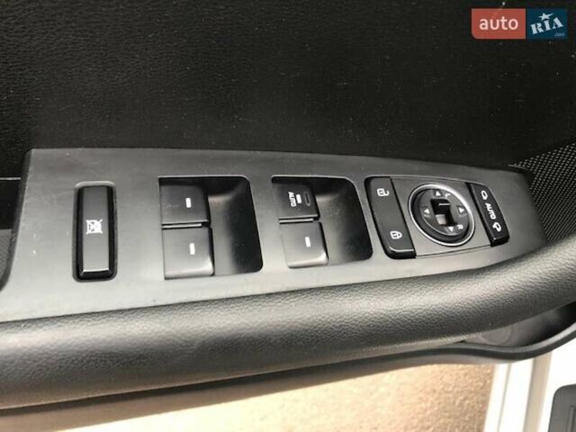Сірий Хендай Соната, об'ємом двигуна 2 л та пробігом 383 тис. км за 10390 $, фото 5 на Automoto.ua