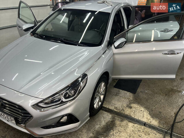 Сірий Хендай Соната, об'ємом двигуна 2 л та пробігом 170 тис. км за 15000 $, фото 10 на Automoto.ua