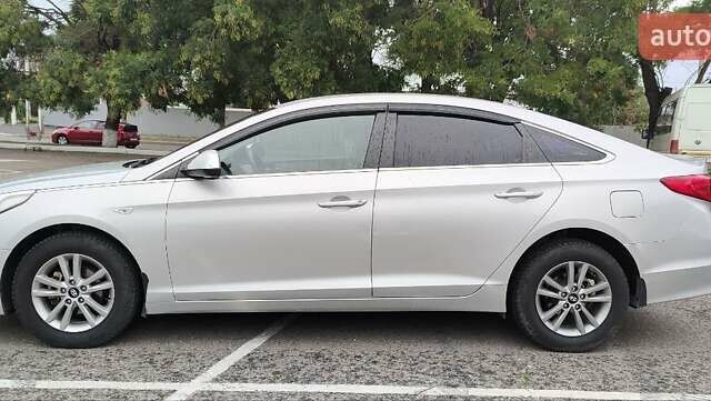 Серый Хендай Соната, объемом двигателя 2 л и пробегом 349 тыс. км за 12300 $, фото 7 на Automoto.ua