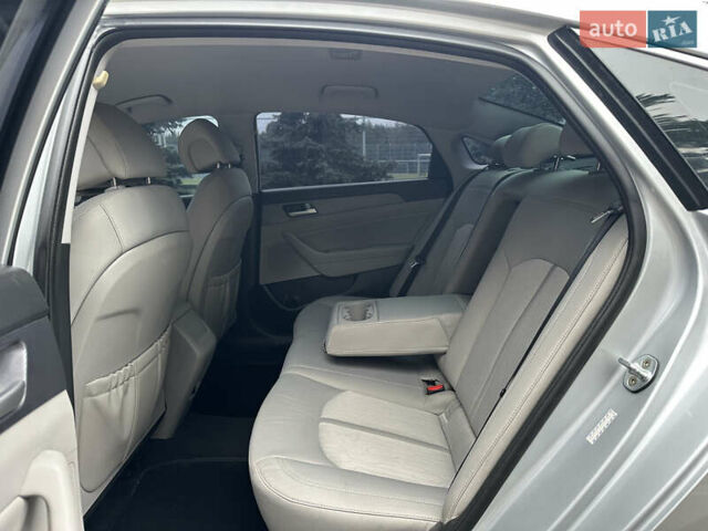 Сірий Хендай Соната, об'ємом двигуна 2 л та пробігом 140 тис. км за 14300 $, фото 30 на Automoto.ua