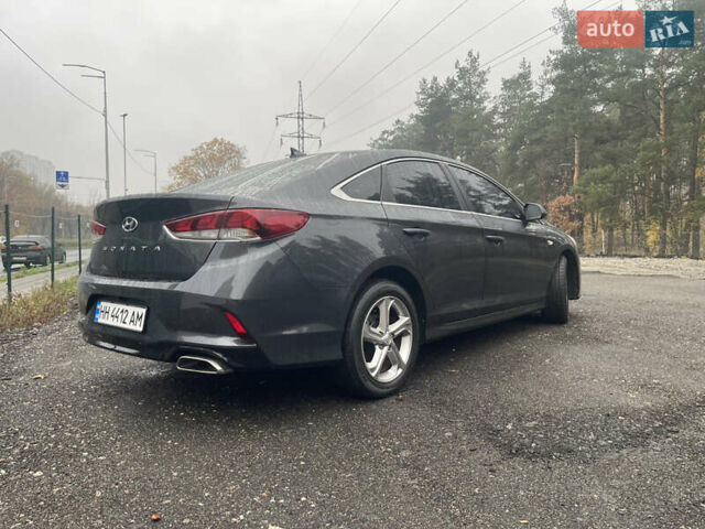 Серый Хендай Соната, объемом двигателя 2 л и пробегом 192 тыс. км за 12900 $, фото 16 на Automoto.ua