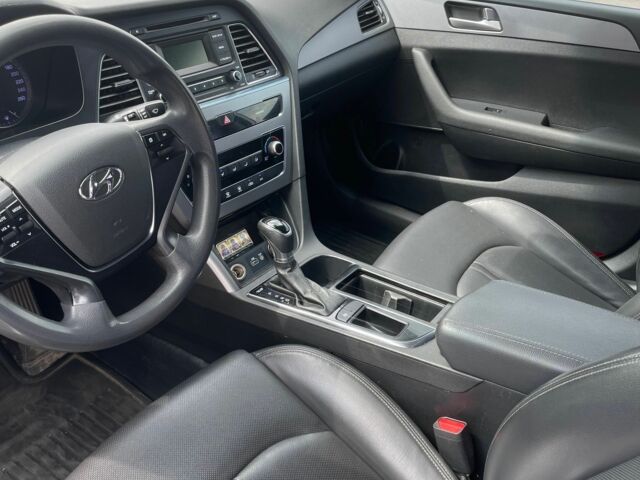 Серый Хендай Соната, объемом двигателя 2 л и пробегом 360 тыс. км за 8450 $, фото 7 на Automoto.ua