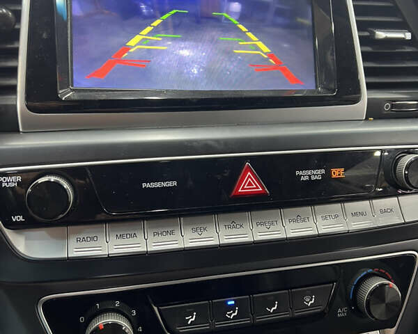 Сірий Хендай Соната, об'ємом двигуна 2 л та пробігом 170 тис. км за 15000 $, фото 12 на Automoto.ua