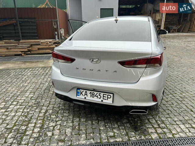 Сірий Хендай Соната, об'ємом двигуна 2 л та пробігом 170 тис. км за 15000 $, фото 4 на Automoto.ua