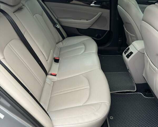 Серый Хендай Соната, объемом двигателя 2 л и пробегом 135 тыс. км за 14950 $, фото 13 на Automoto.ua