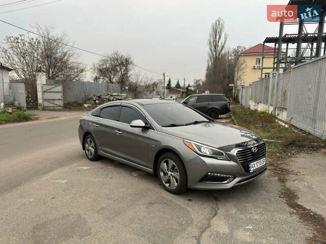 Серый Хендай Соната, объемом двигателя 2 л и пробегом 135 тыс. км за 14950 $, фото 2 на Automoto.ua
