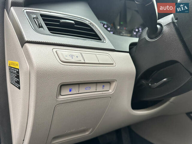 Серый Хендай Соната, объемом двигателя 2 л и пробегом 86 тыс. км за 14999 $, фото 14 на Automoto.ua