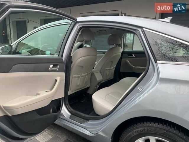 Серый Хендай Соната, объемом двигателя 2.36 л и пробегом 177 тыс. км за 10950 $, фото 12 на Automoto.ua