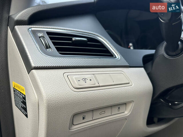 Сірий Хендай Соната, об'ємом двигуна 2 л та пробігом 140 тис. км за 14300 $, фото 28 на Automoto.ua