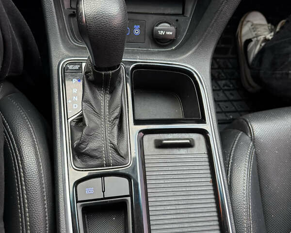 Хендай Соната 2017 в Киеве на Automoto.ua Серый Хендай Соната, объемом двигателя 2 л и пробегом 338 тыс. км за 12700 $, фото 19 на Automoto.ua