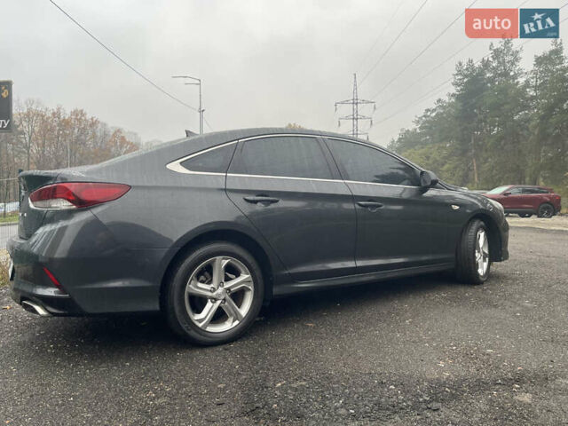 Серый Хендай Соната, объемом двигателя 2 л и пробегом 192 тыс. км за 12900 $, фото 15 на Automoto.ua