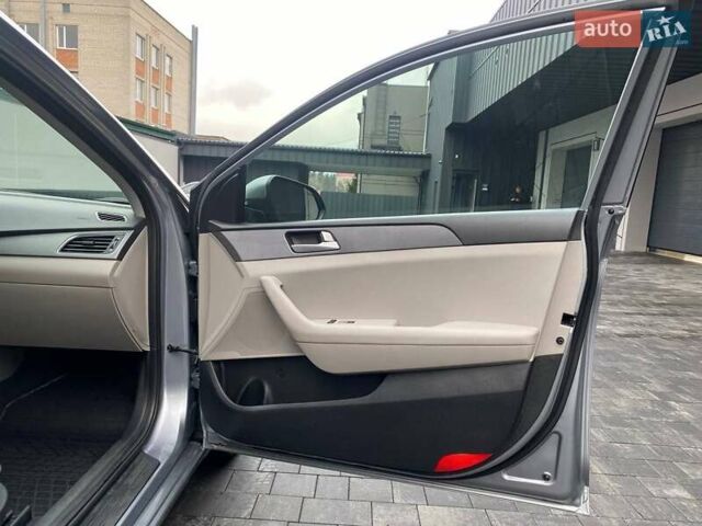 Серый Хендай Соната, объемом двигателя 2.36 л и пробегом 177 тыс. км за 10950 $, фото 16 на Automoto.ua