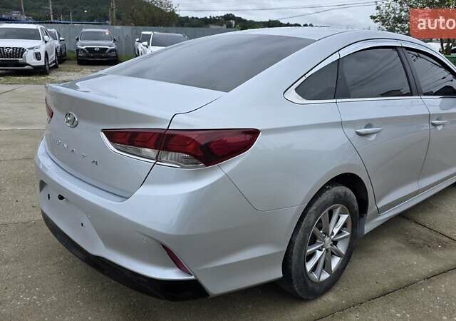 Сірий Хендай Соната, об'ємом двигуна 2 л та пробігом 384 тис. км за 10990 $, фото 4 на Automoto.ua