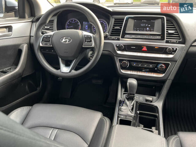 Серый Хендай Соната, объемом двигателя 2 л и пробегом 165 тыс. км за 12900 $, фото 30 на Automoto.ua