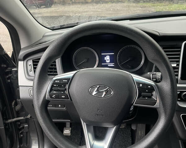 Серый Хендай Соната, объемом двигателя 2 л и пробегом 192 тыс. км за 12900 $, фото 27 на Automoto.ua