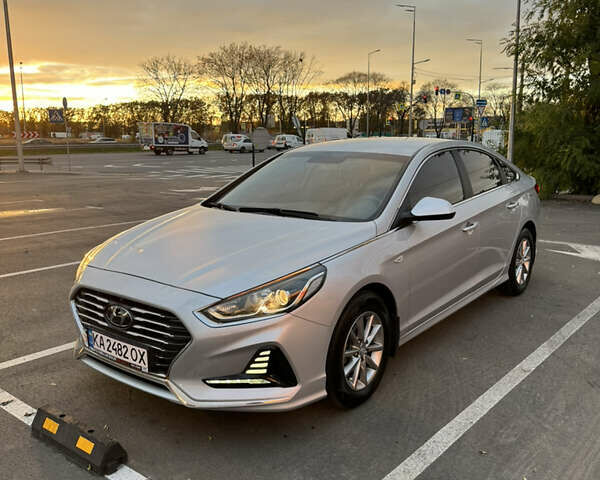 Хендай Соната 2017 в Киеве на Automoto.ua Серый Хендай Соната, объемом двигателя 2 л и пробегом 338 тыс. км за 12700 $, фото 10 на Automoto.ua
