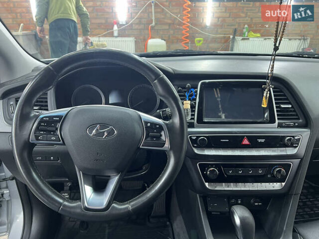 Сірий Хендай Соната, об'ємом двигуна 2 л та пробігом 170 тис. км за 15000 $, фото 15 на Automoto.ua