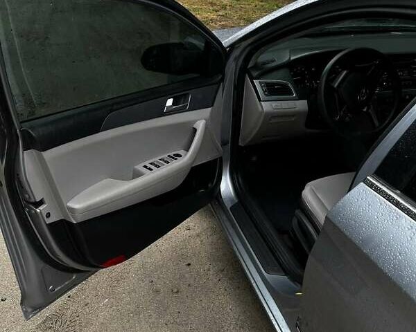 Серый Хендай Соната, объемом двигателя 2.36 л и пробегом 110 тыс. км за 10500 $, фото 5 на Automoto.ua