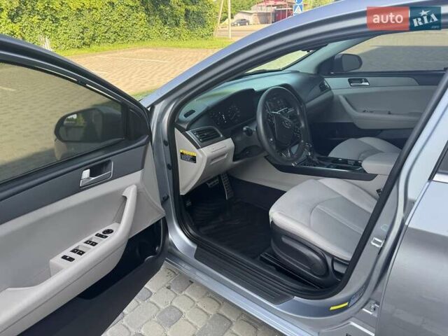 Серый Хендай Соната, объемом двигателя 2.36 л и пробегом 89 тыс. км за 14200 $, фото 8 на Automoto.ua