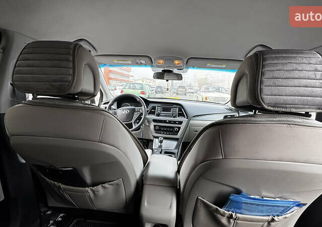 Серый Хендай Соната, объемом двигателя 2.36 л и пробегом 187 тыс. км за 9500 $, фото 12 на Automoto.ua