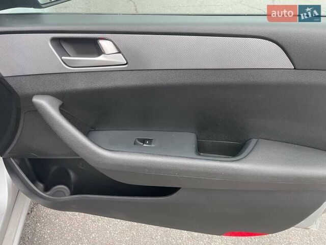 Серый Хендай Соната, объемом двигателя 2 л и пробегом 360 тыс. км за 8399 $, фото 13 на Automoto.ua