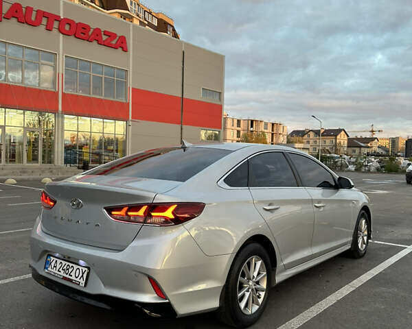 Хендай Соната 2017 в Киеве на Automoto.ua Серый Хендай Соната, объемом двигателя 2 л и пробегом 338 тыс. км за 12700 $, фото 2 на Automoto.ua