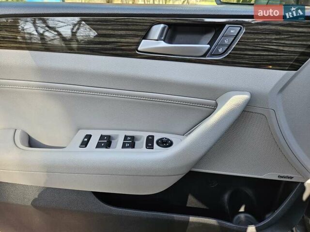 Сірий Хендай Соната, об'ємом двигуна 2 л та пробігом 138 тис. км за 14590 $, фото 18 на Automoto.ua