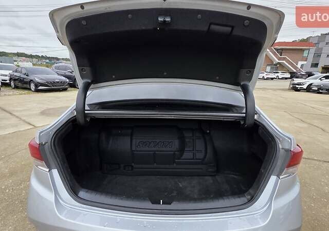 Сірий Хендай Соната, об'ємом двигуна 2 л та пробігом 384 тис. км за 10990 $, фото 6 на Automoto.ua