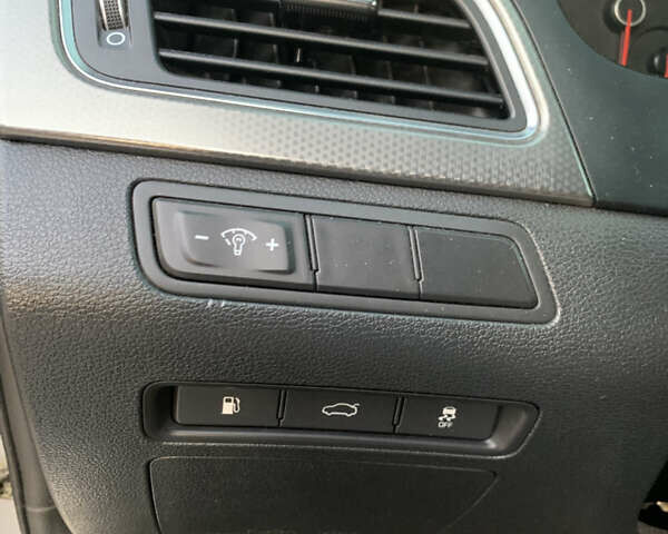 Серый Хендай Соната, объемом двигателя 2 л и пробегом 154 тыс. км за 11200 $, фото 21 на Automoto.ua