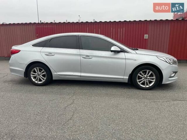 Серый Хендай Соната, объемом двигателя 2 л и пробегом 360 тыс. км за 8399 $, фото 4 на Automoto.ua