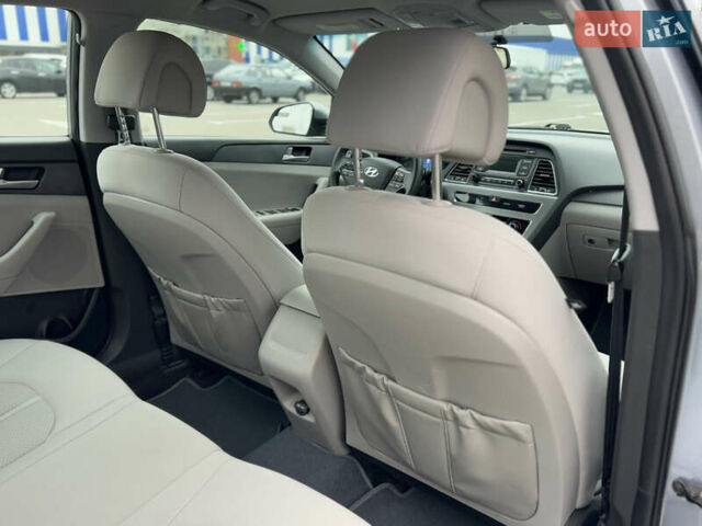 Сірий Хендай Соната, об'ємом двигуна 2.4 л та пробігом 167 тис. км за 8900 $, фото 50 на Automoto.ua
