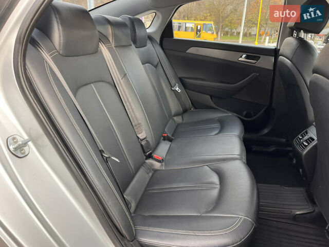 Серый Хендай Соната, объемом двигателя 2 л и пробегом 165 тыс. км за 12900 $, фото 45 на Automoto.ua