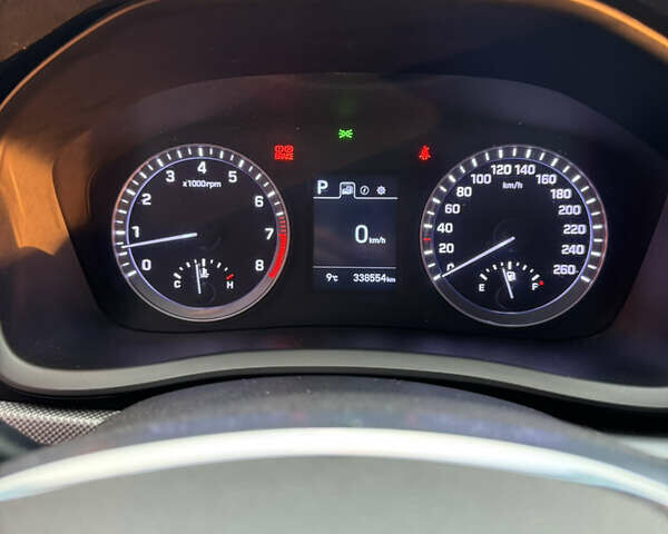 Хендай Соната 2017 в Киеве на Automoto.ua Серый Хендай Соната, объемом двигателя 2 л и пробегом 338 тыс. км за 12700 $, фото 17 на Automoto.ua