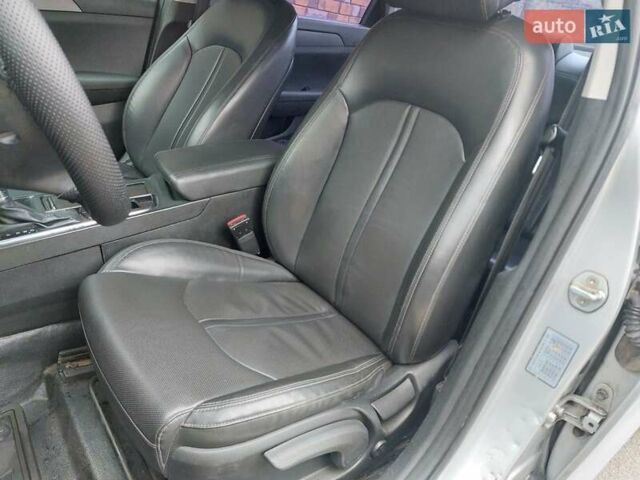 Серый Хендай Соната, объемом двигателя 2 л и пробегом 374 тыс. км за 9300 $, фото 10 на Automoto.ua