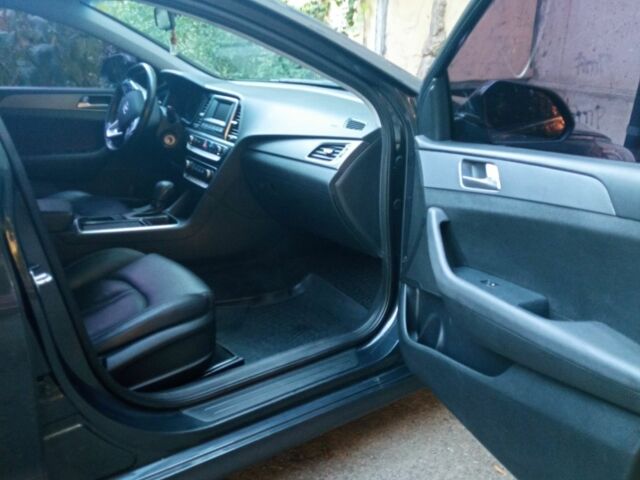 Сірий Хендай Соната, об'ємом двигуна 2 л та пробігом 201 тис. км за 14000 $, фото 1 на Automoto.ua