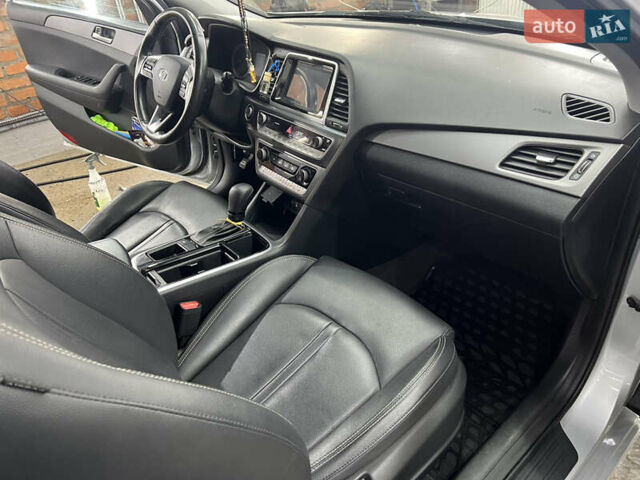 Сірий Хендай Соната, об'ємом двигуна 2 л та пробігом 170 тис. км за 15000 $, фото 22 на Automoto.ua