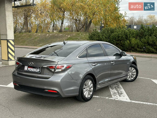 Серый Хендай Соната, объемом двигателя 2 л и пробегом 86 тыс. км за 14999 $, фото 4 на Automoto.ua
