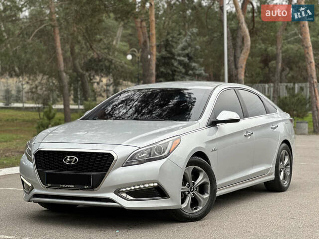 Сірий Хендай Соната, об'ємом двигуна 2 л та пробігом 140 тис. км за 14300 $, фото 6 на Automoto.ua