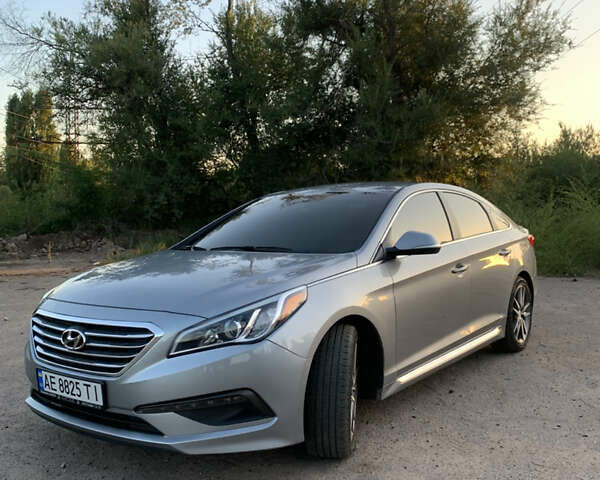 Серый Хендай Соната, объемом двигателя 2 л и пробегом 154 тыс. км за 11200 $, фото 2 на Automoto.ua