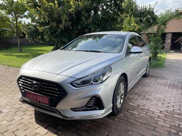 Сірий Хендай Соната, об'ємом двигуна 2 л та пробігом 411 тис. км за 9650 $, фото 2 на Automoto.ua