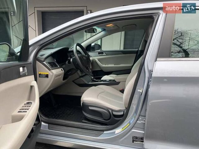 Серый Хендай Соната, объемом двигателя 2.36 л и пробегом 177 тыс. км за 10950 $, фото 13 на Automoto.ua