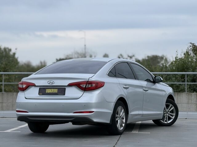 Сірий Хендай Соната, об'ємом двигуна 2 л та пробігом 359 тис. км за 8900 $, фото 6 на Automoto.ua